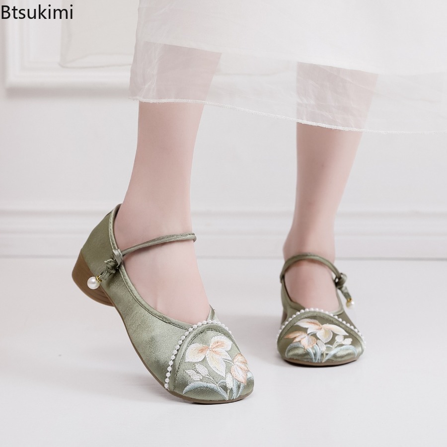 The Ethnic Fashion - Fashion Embroidered Chinese Style Low Heeled