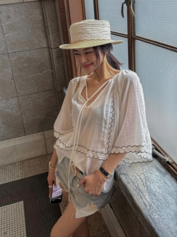 Ethnic Fusion Fashion - Korean Style Patchwork Lace-Up V-Neck Top